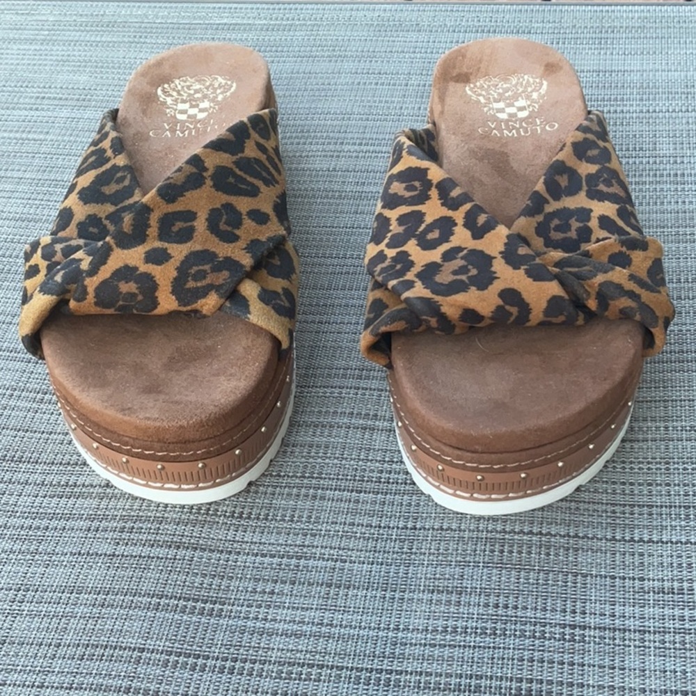Vince Camuto Flat Form Slip OnTwisted Strap Sandal In Animal Print Size 6.5” - Picture 6 of 12